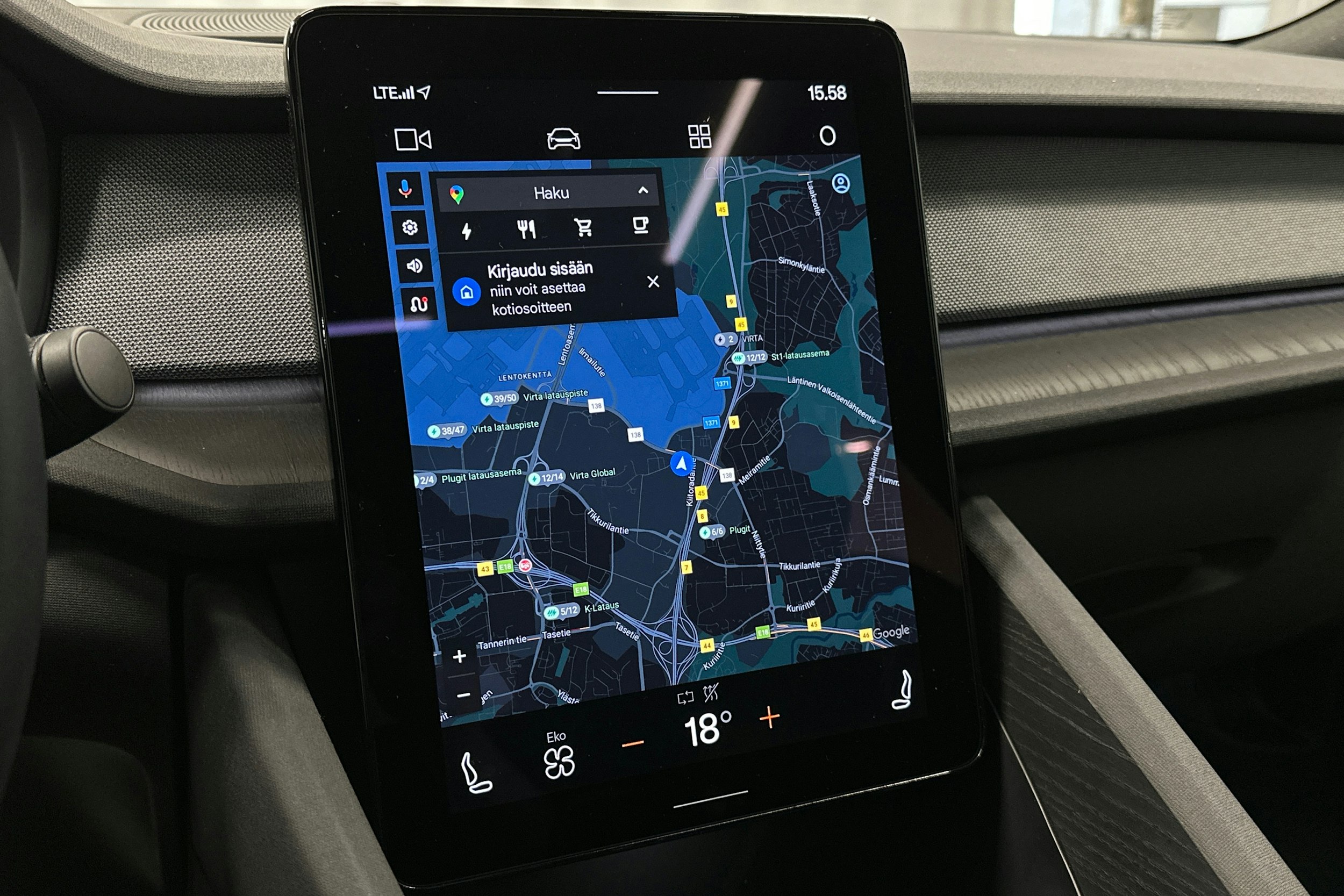 sininen Polestar 2 2023 kuva 28.