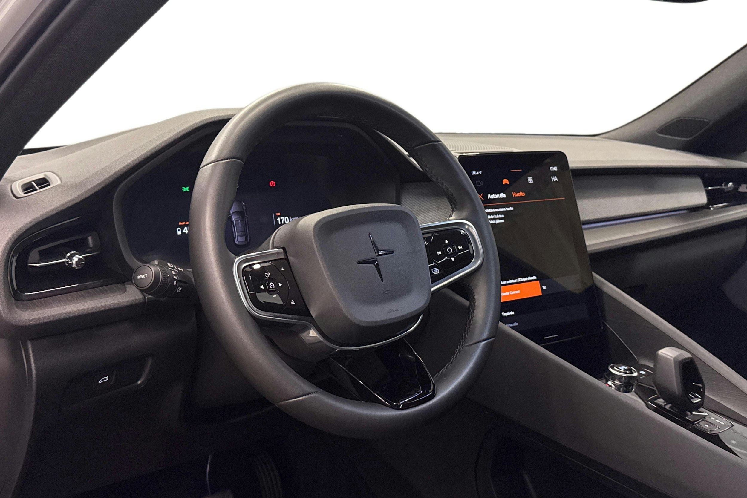 harmaa Polestar 2 2023 kuva 7.