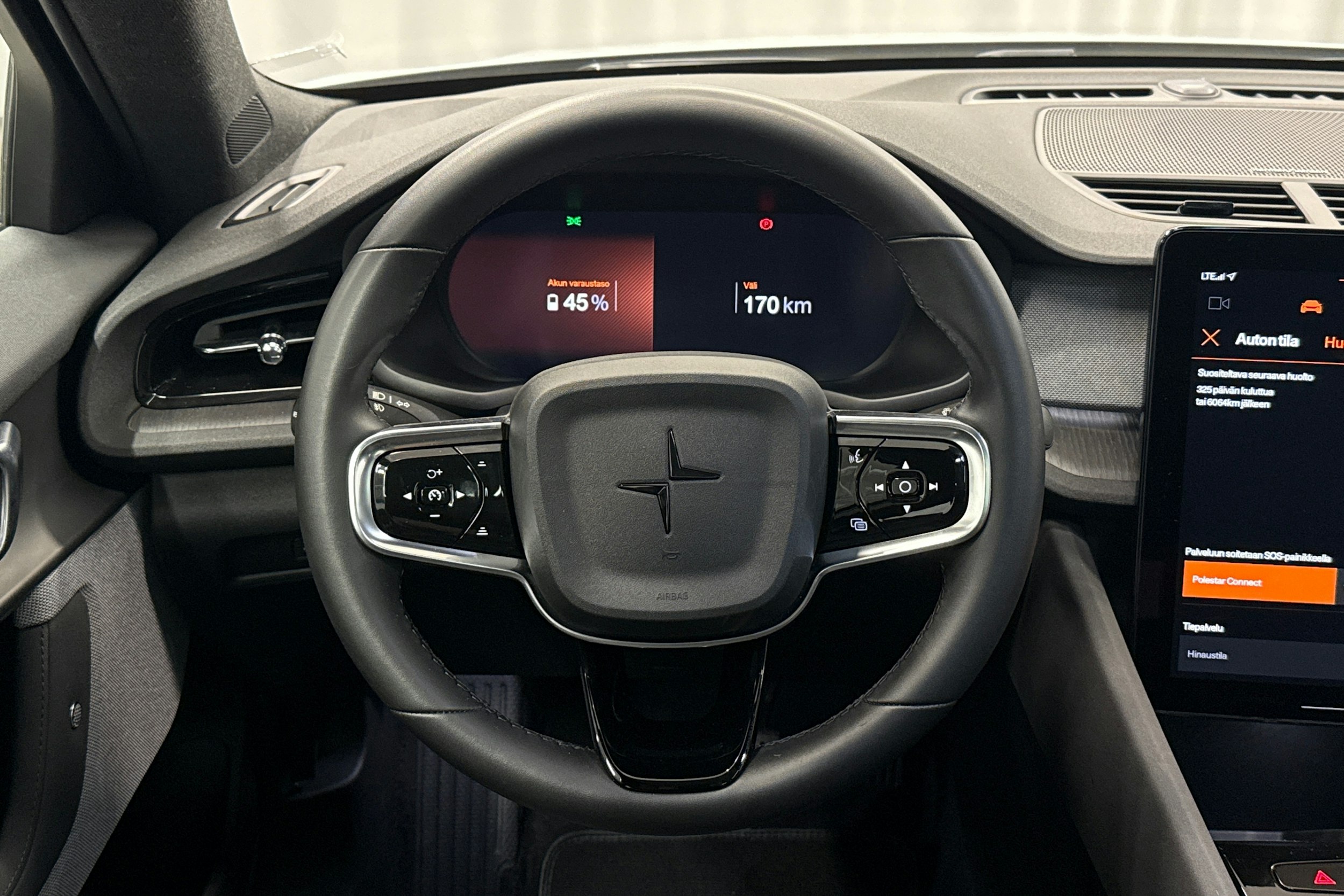 harmaa Polestar 2 2023 kuva 9.