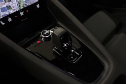 harmaa Polestar 2 2023 kuva 18.