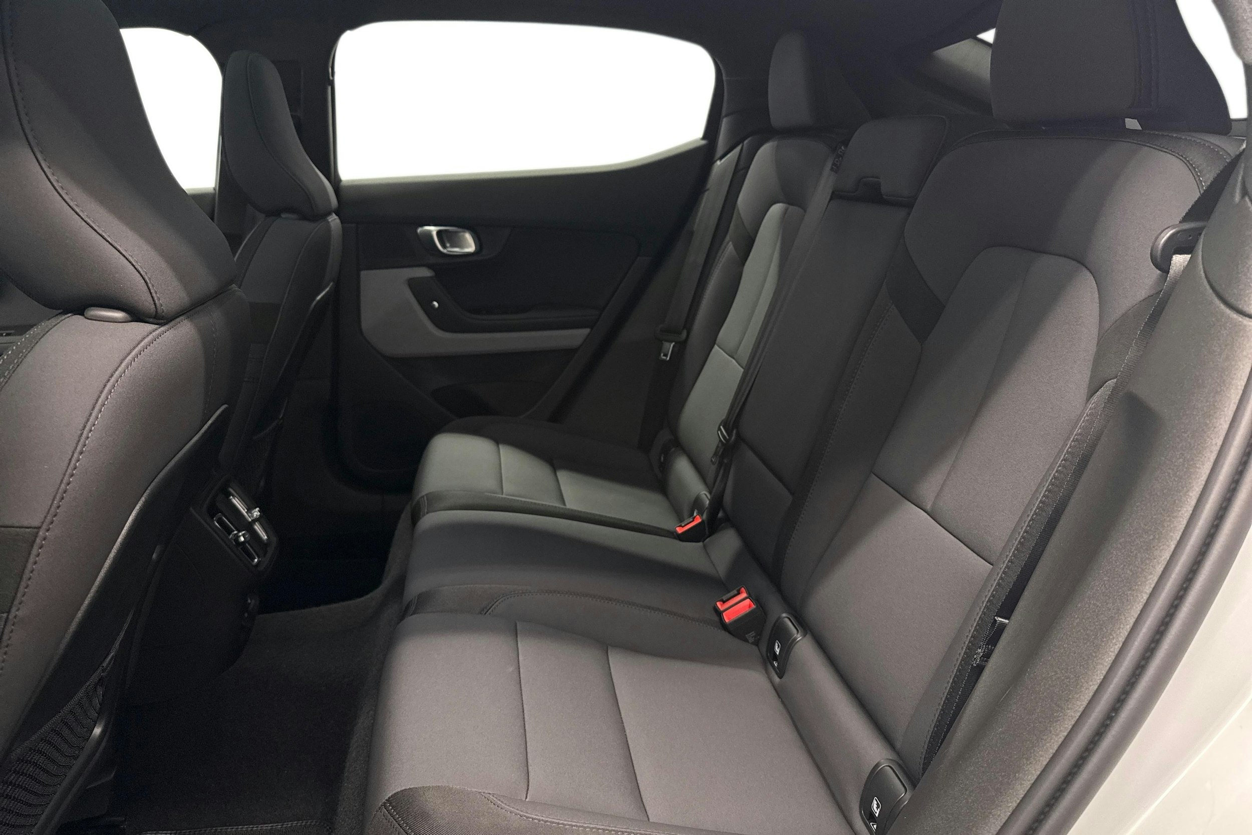 harmaa Polestar 2 2023 kuva 22.