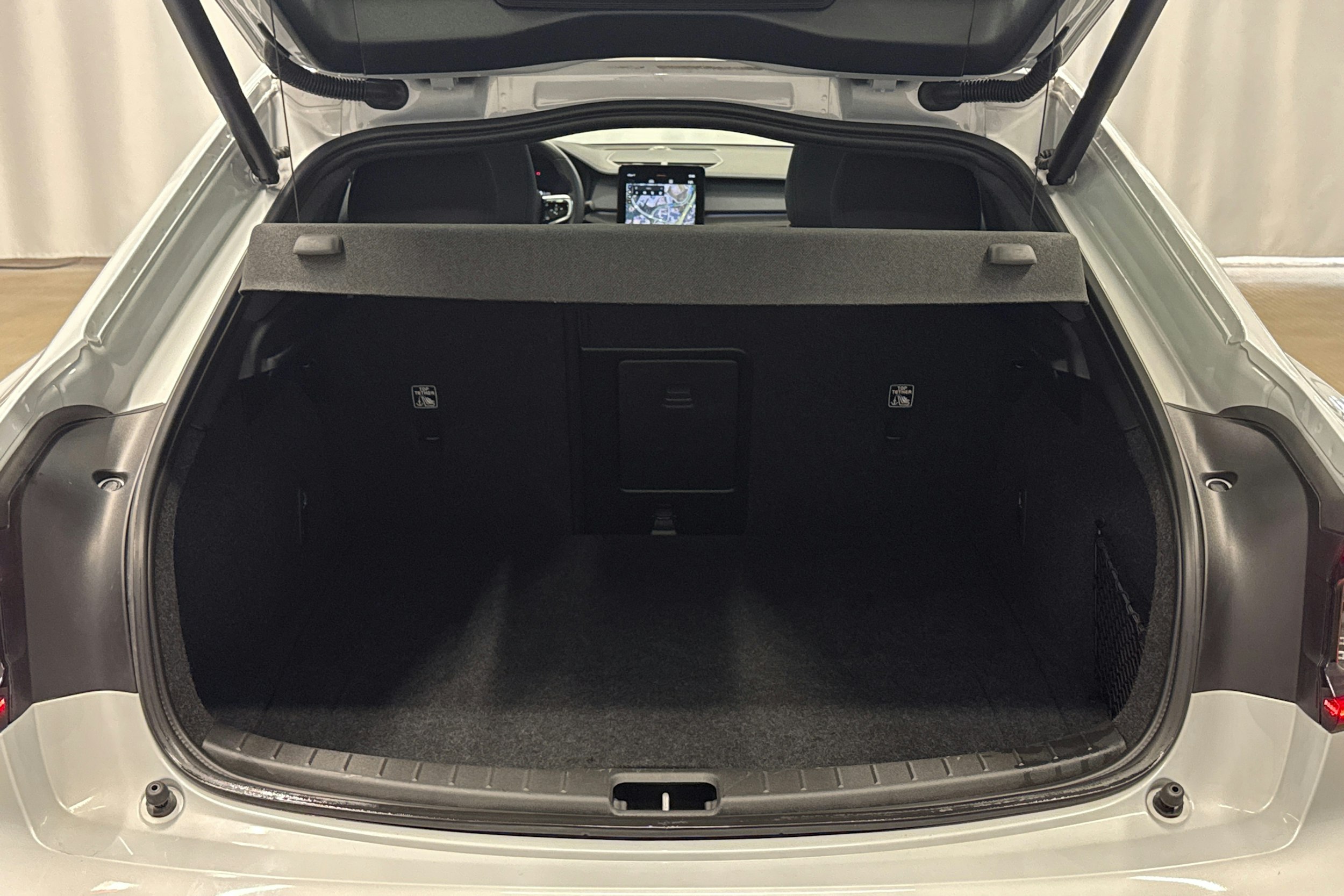 harmaa Polestar 2 2023 kuva 23.