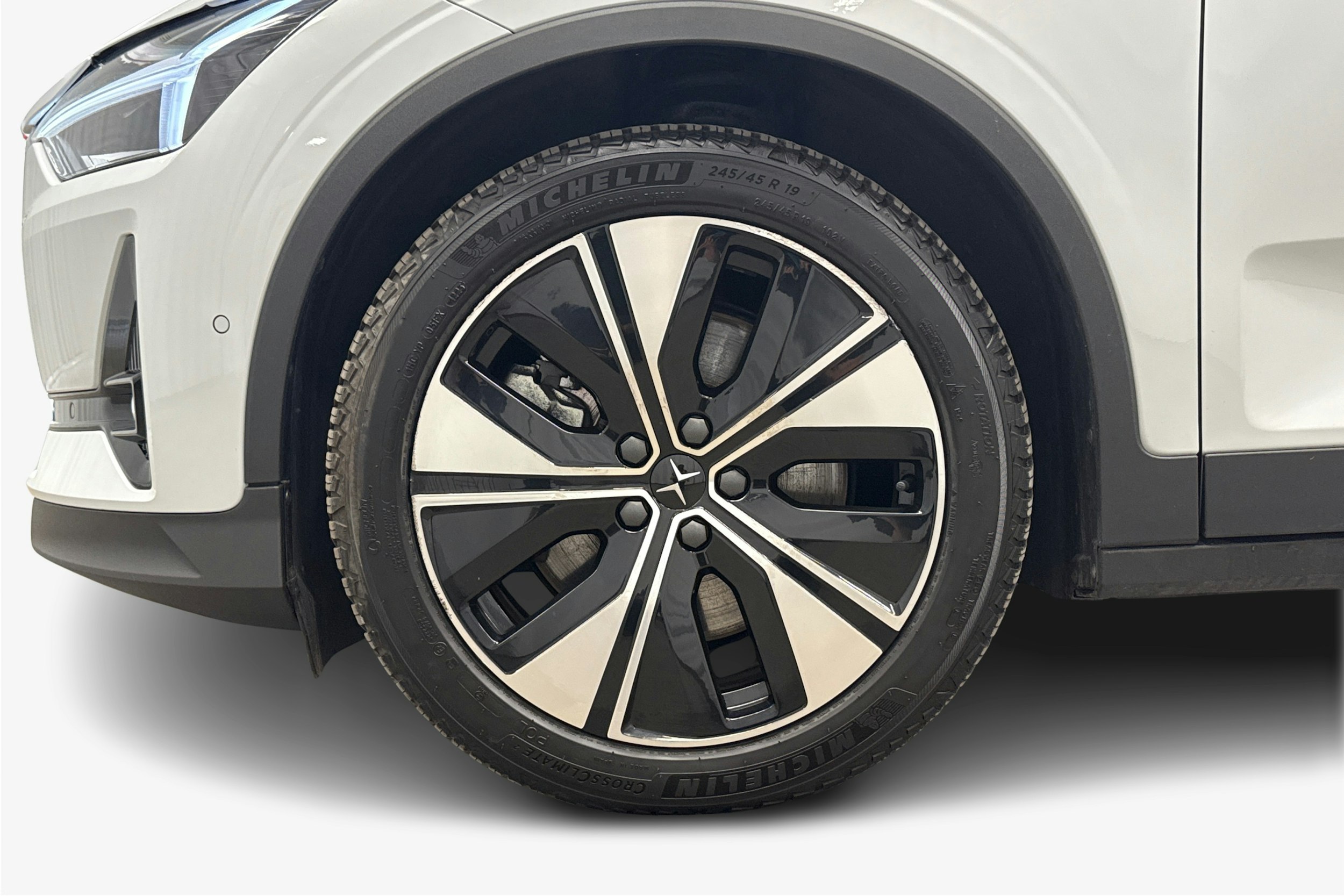 harmaa Polestar 2 2023 kuva 25.