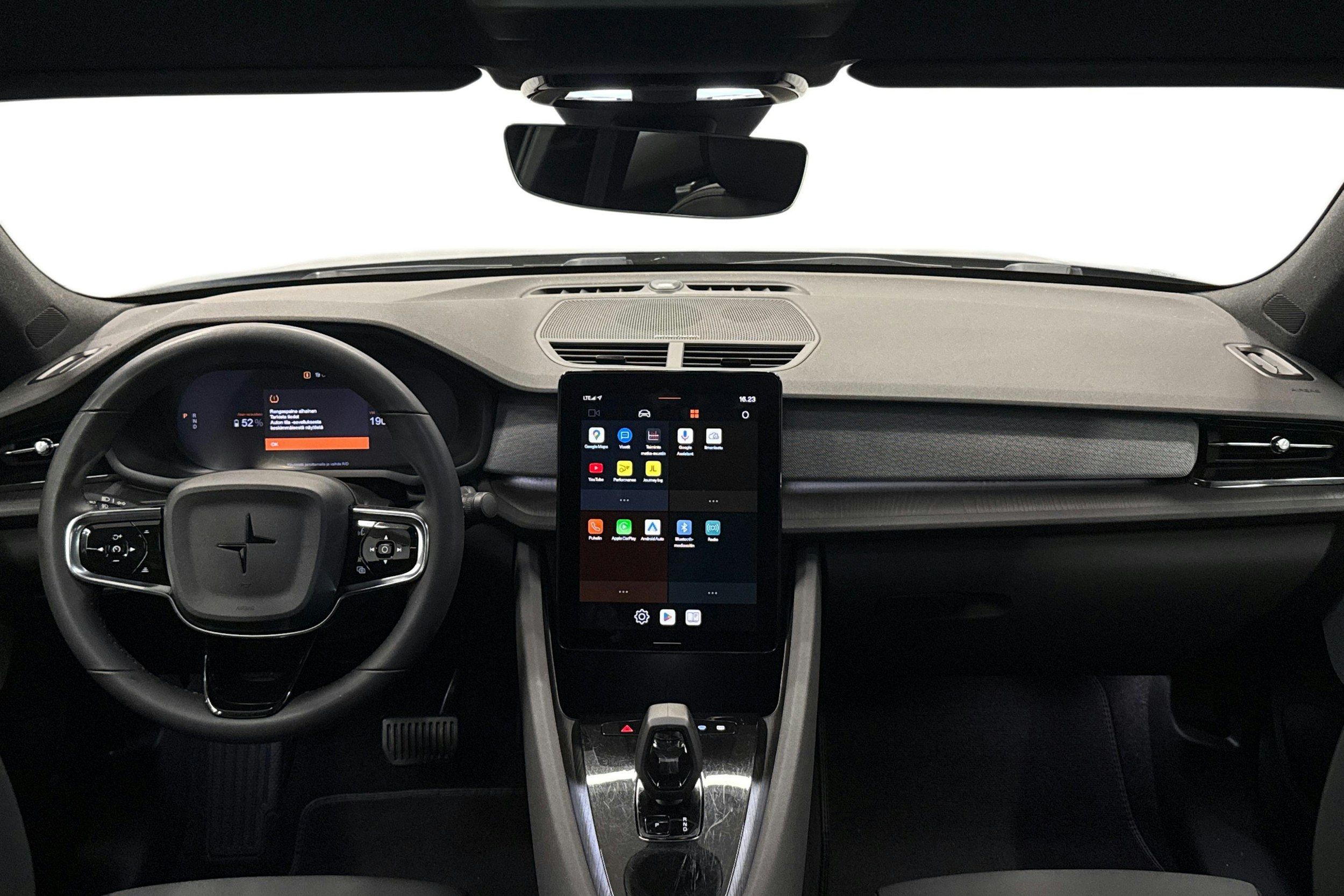 harmaa Polestar 2 2023 kuva 9.