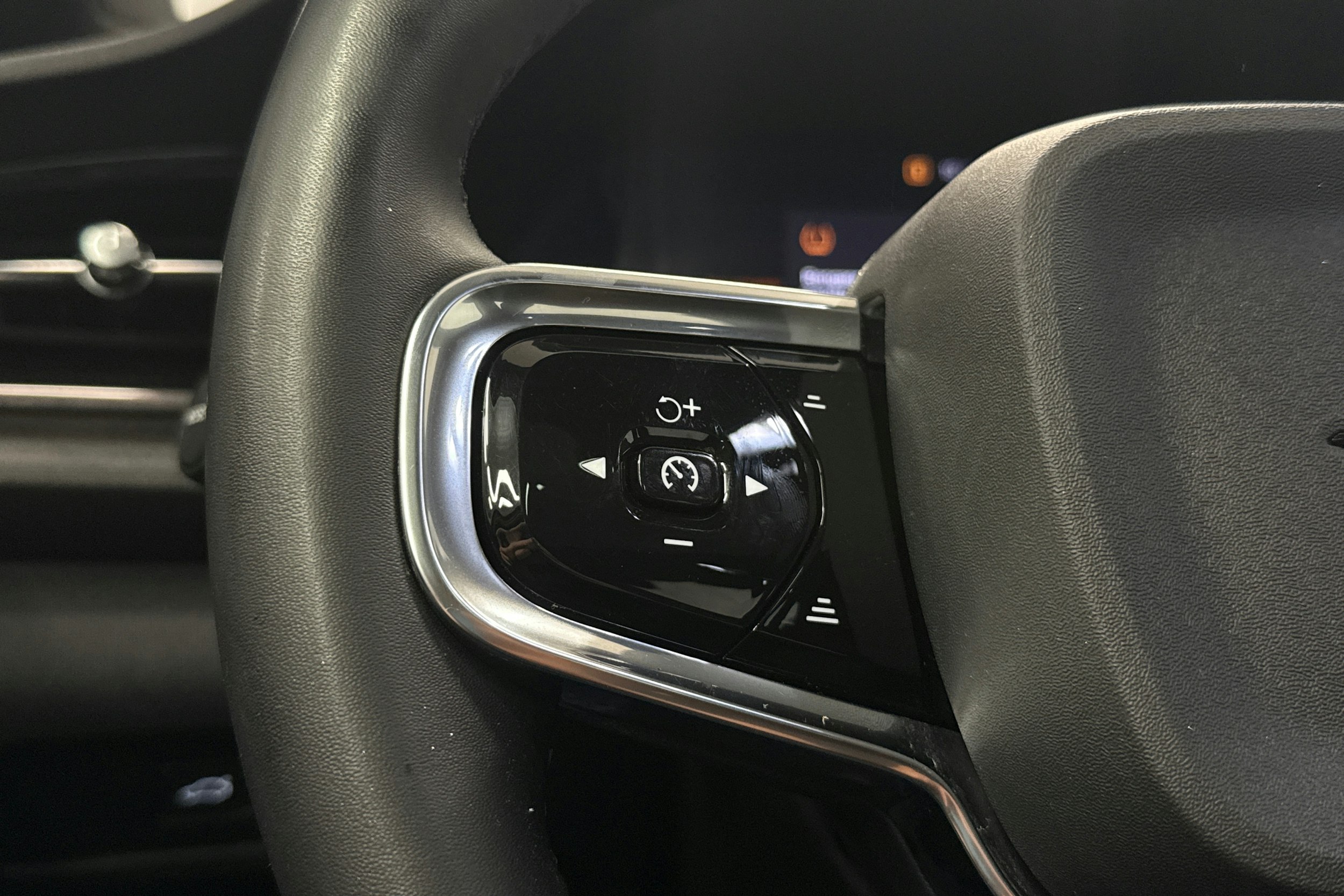 harmaa Polestar 2 2023 kuva 14.