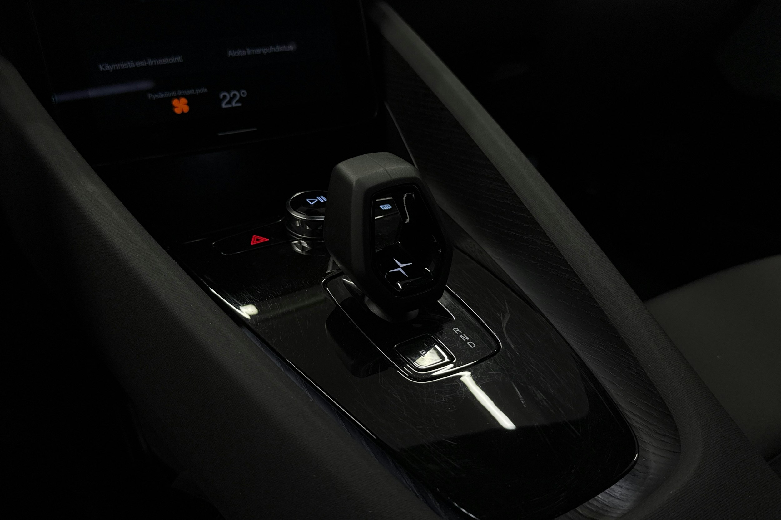 harmaa Polestar 2 2023 kuva 22.