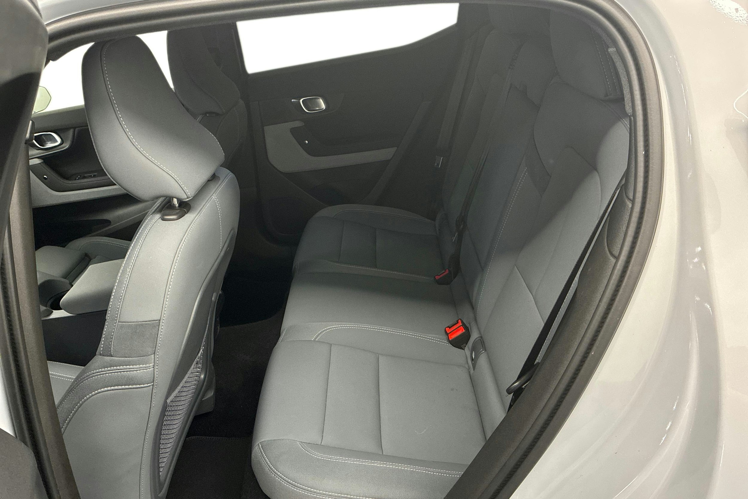 harmaa Polestar 2 2023 kuva 8.