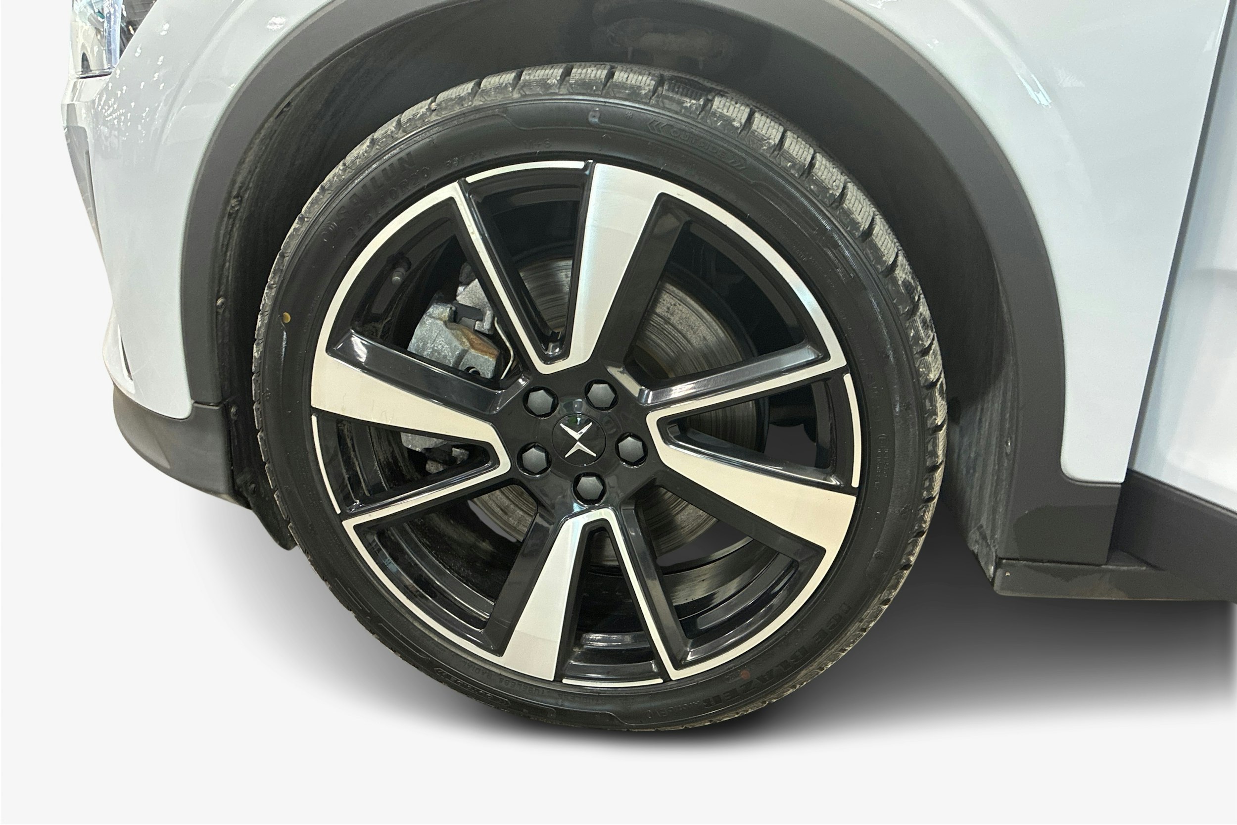 harmaa Polestar 2 2023 kuva 9.