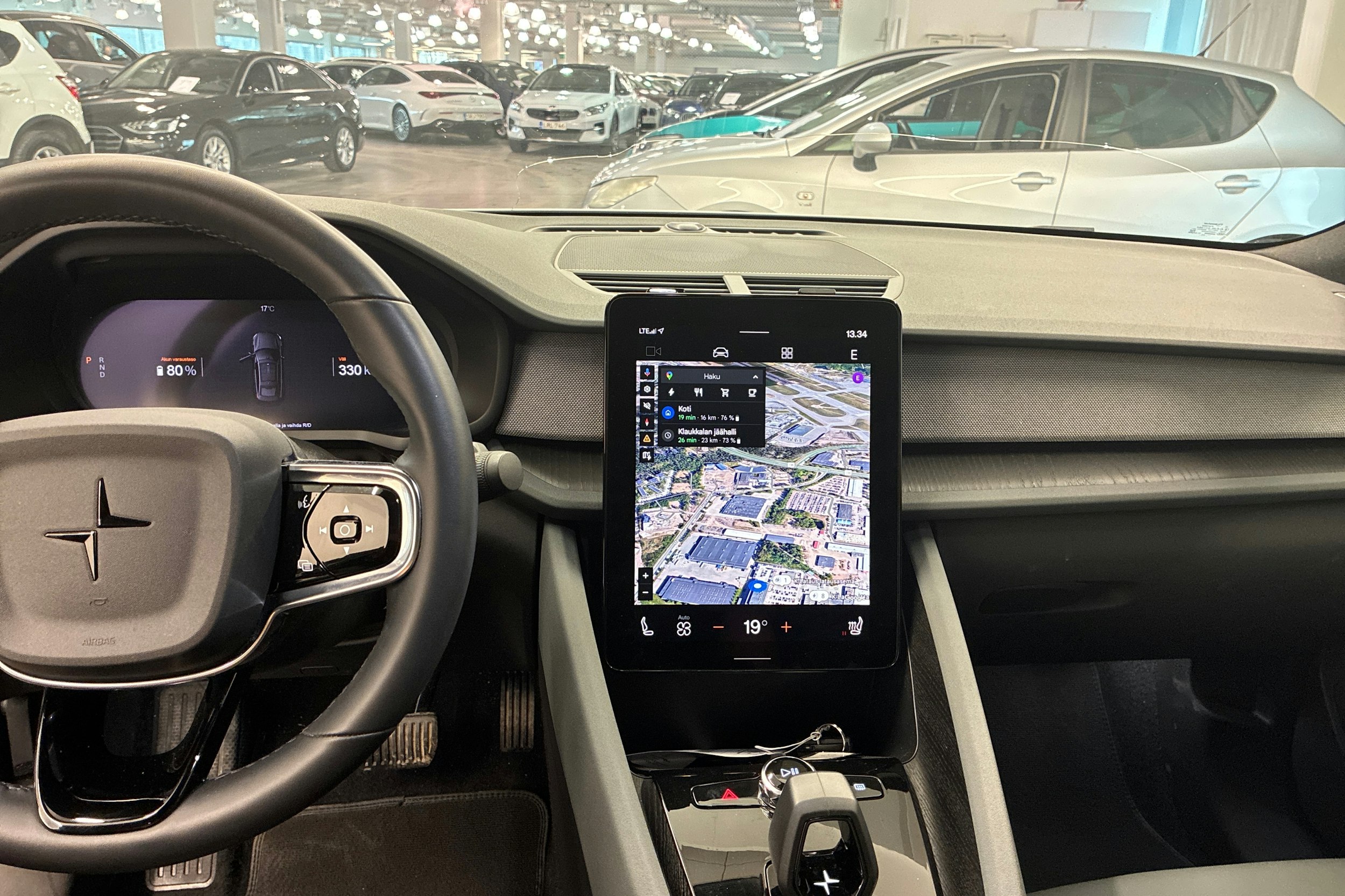 harmaa Polestar 2 2023 kuva 11.