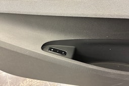 harmaa Polestar 2 2023 kuva 13.