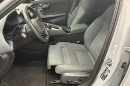 harmaa Polestar 2 2023 kuva 15.