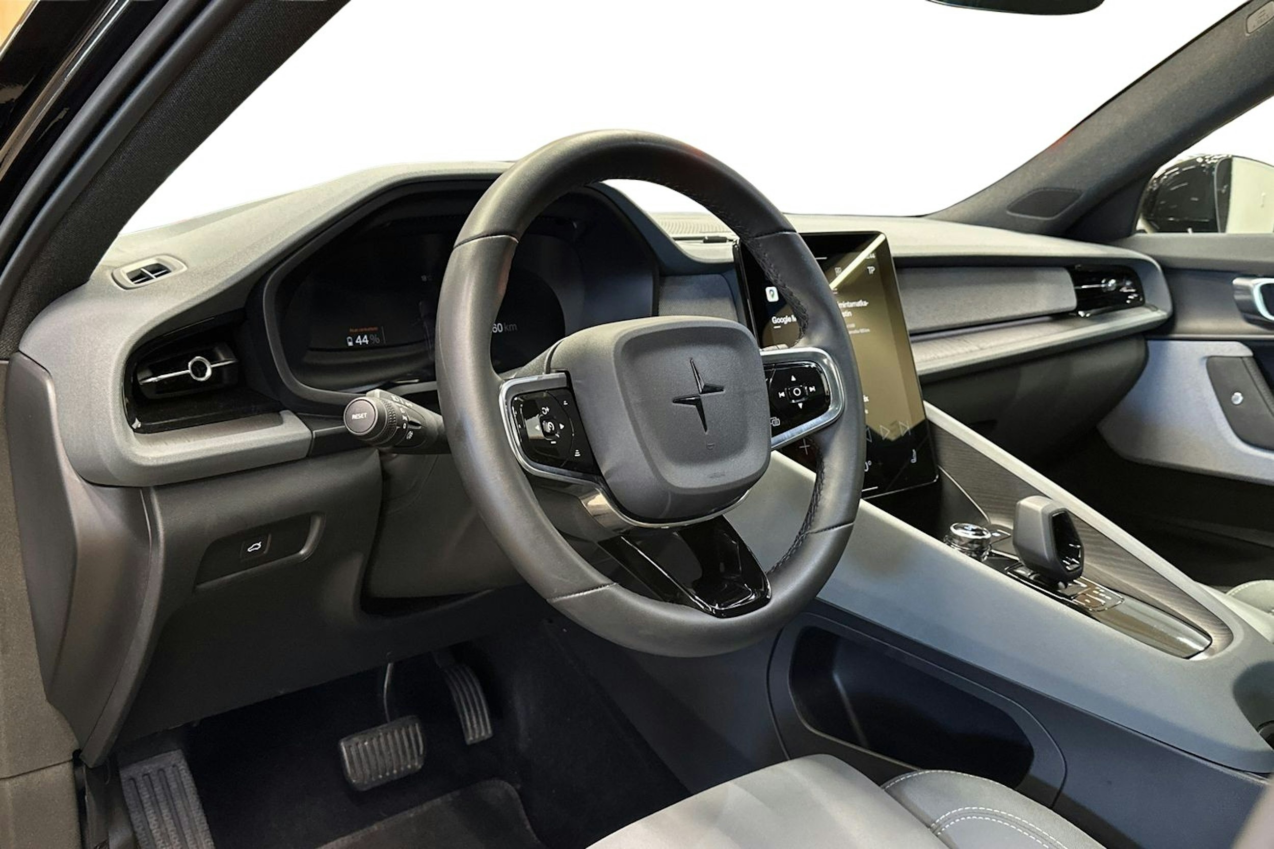 musta Polestar 2 2023 kuva 10.
