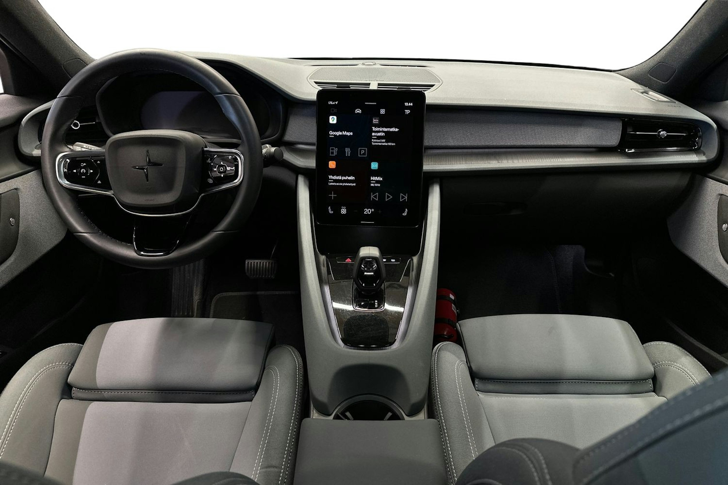 musta Polestar 2 2023 kuva 11.