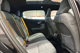 musta Polestar 2 2023 kuva 16.