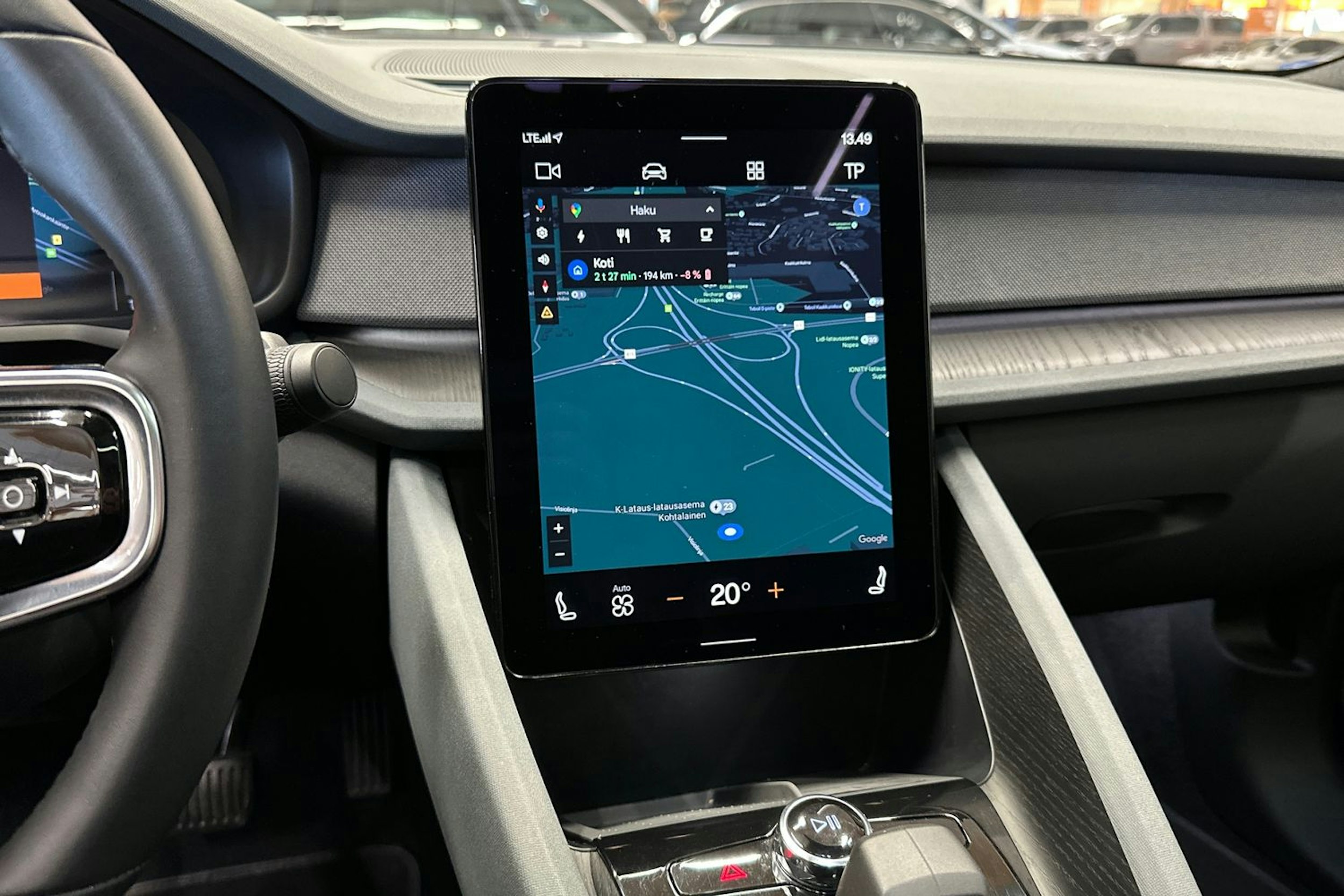 musta Polestar 2 2023 kuva 26.