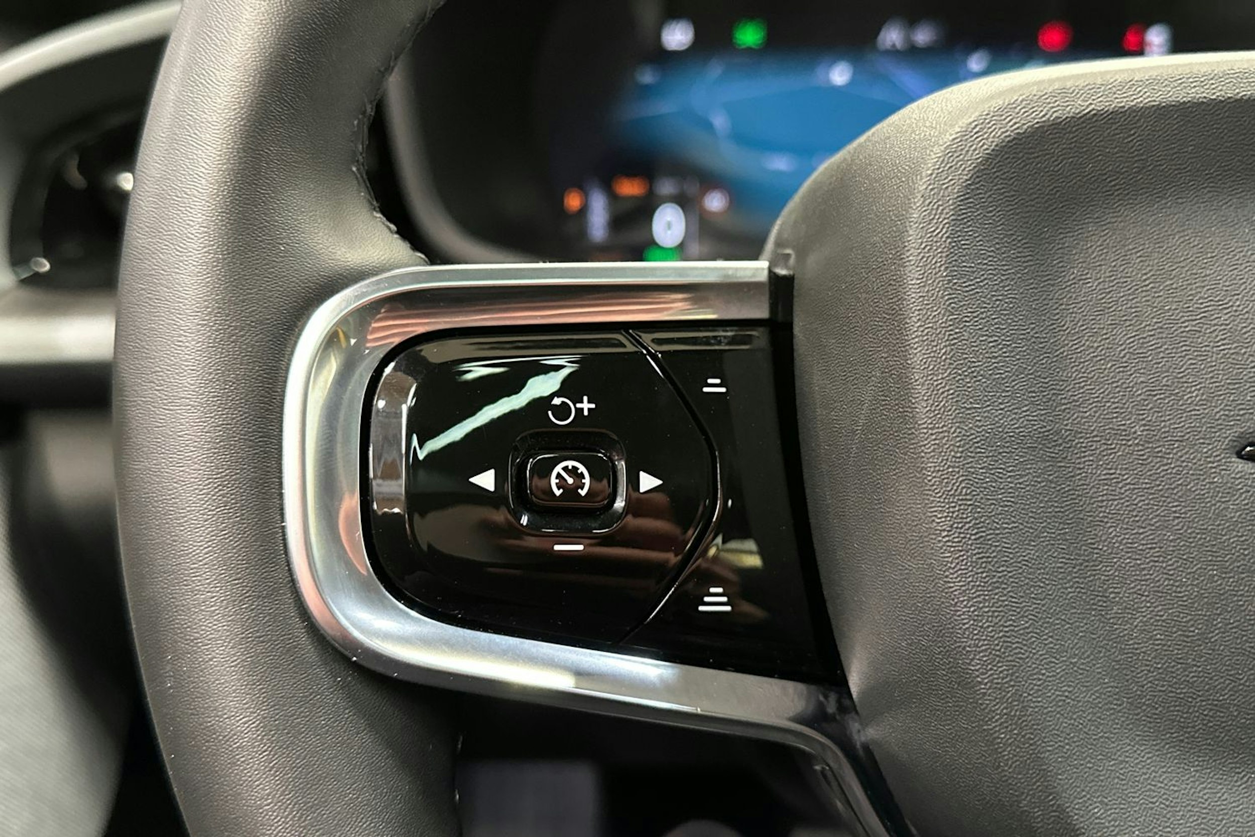 musta Polestar 2 2023 kuva 29.