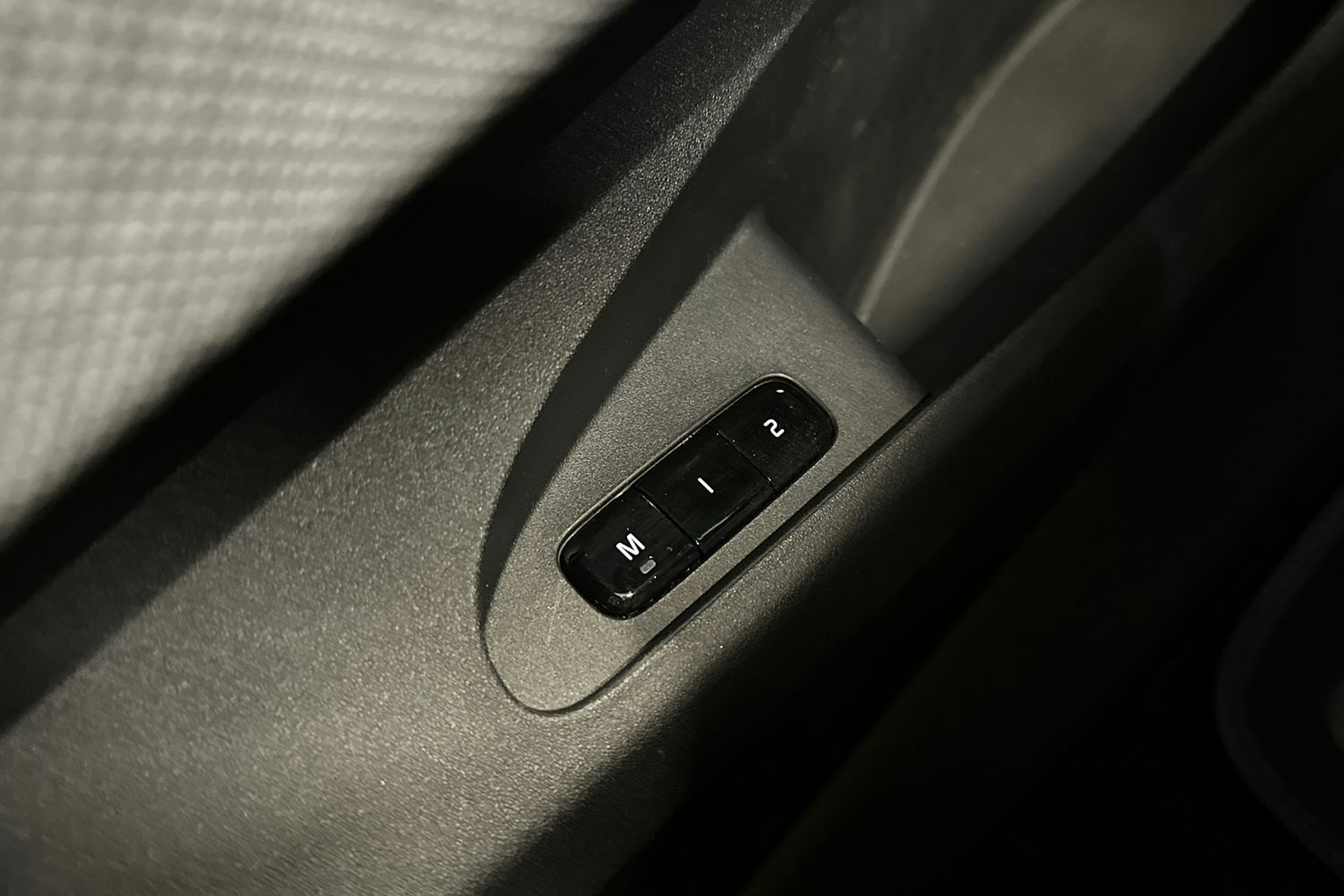 musta Polestar 2 2023 kuva 32.