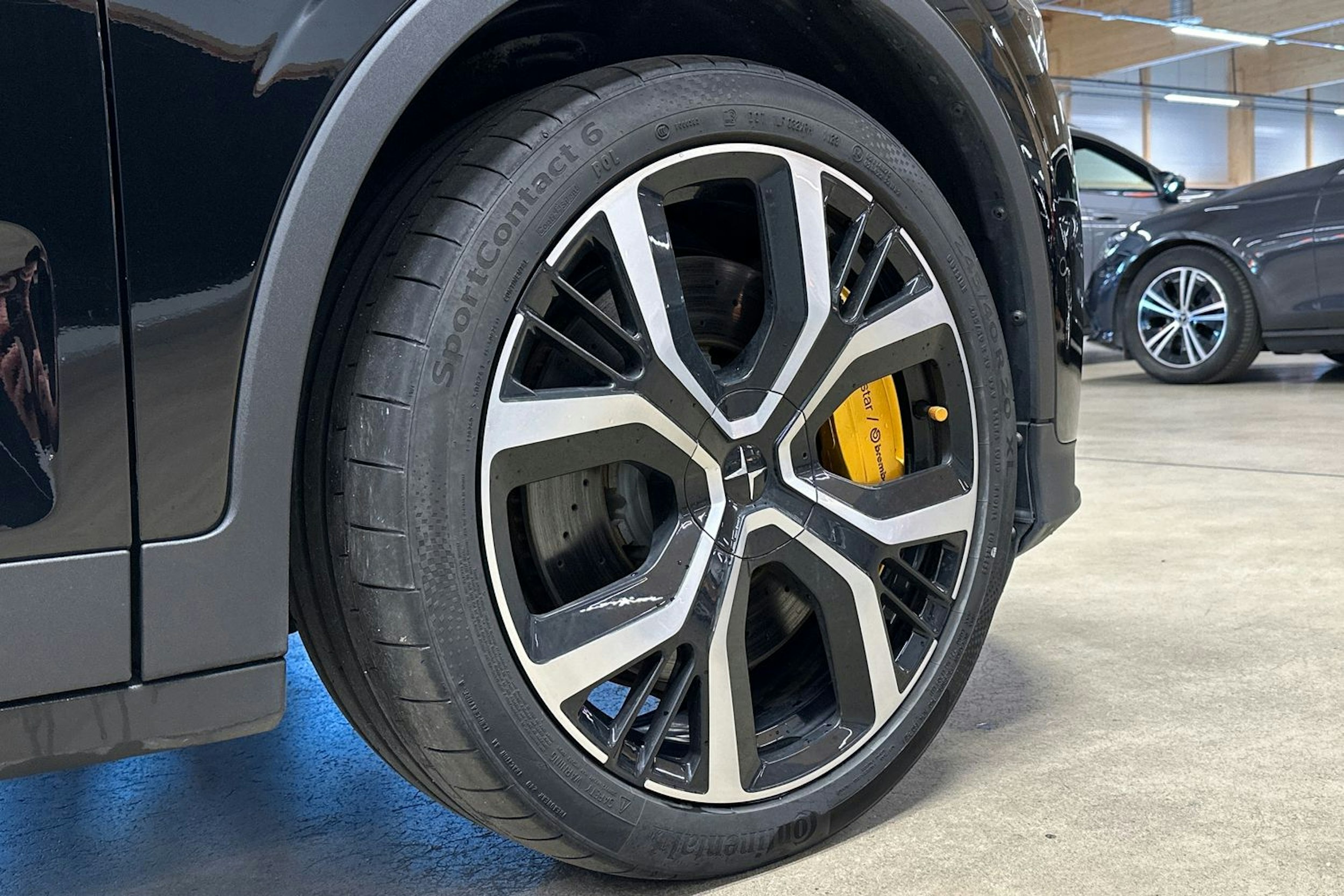 musta Polestar 2 2023 kuva 39.