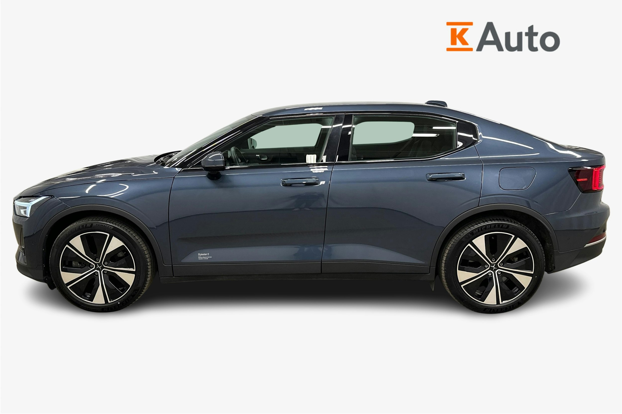 sininen Polestar 2 2023 kuva 6.