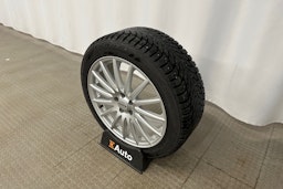 sininen Polestar 2 2023 kuva 13.