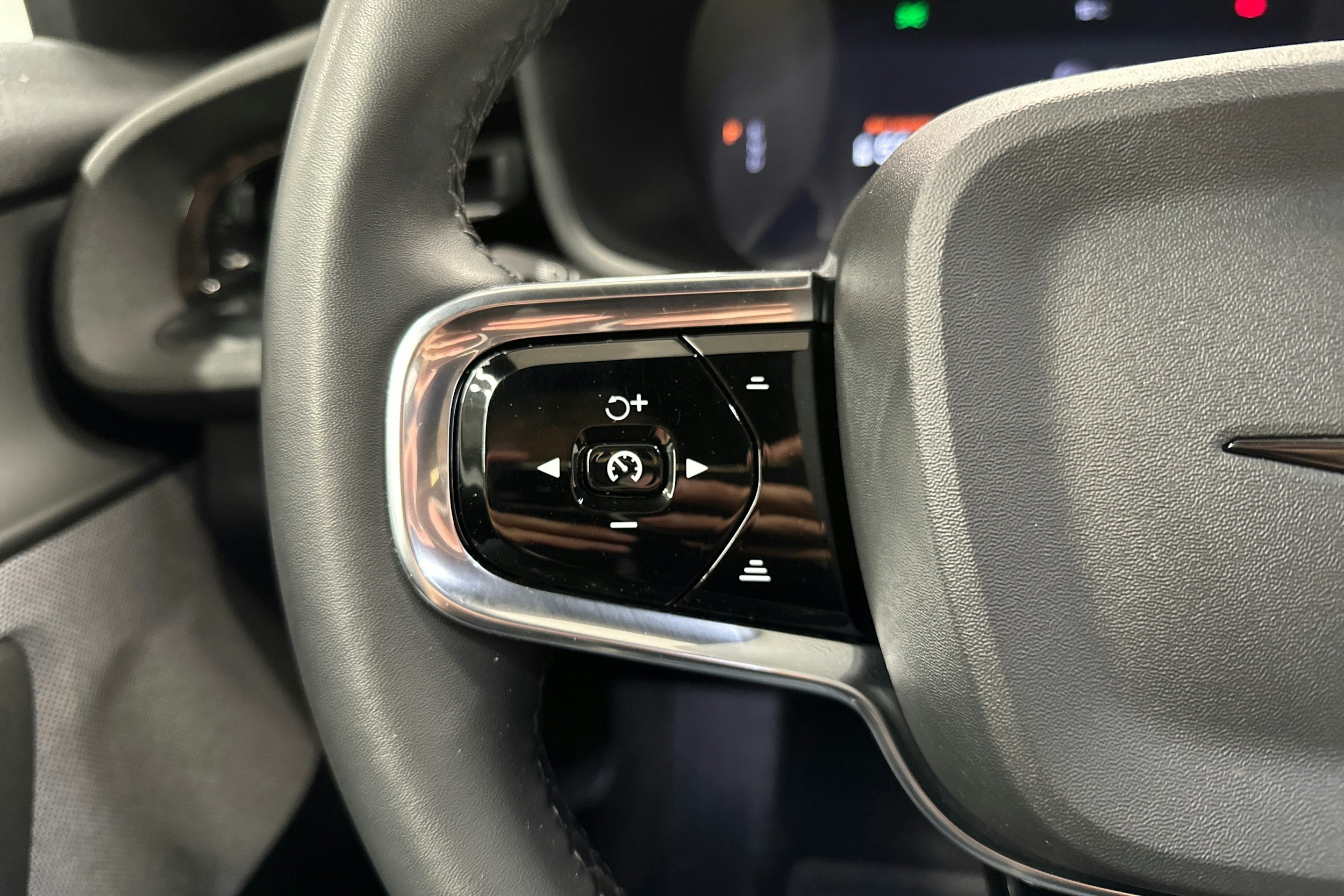 sininen Polestar 2 2023 kuva 14.