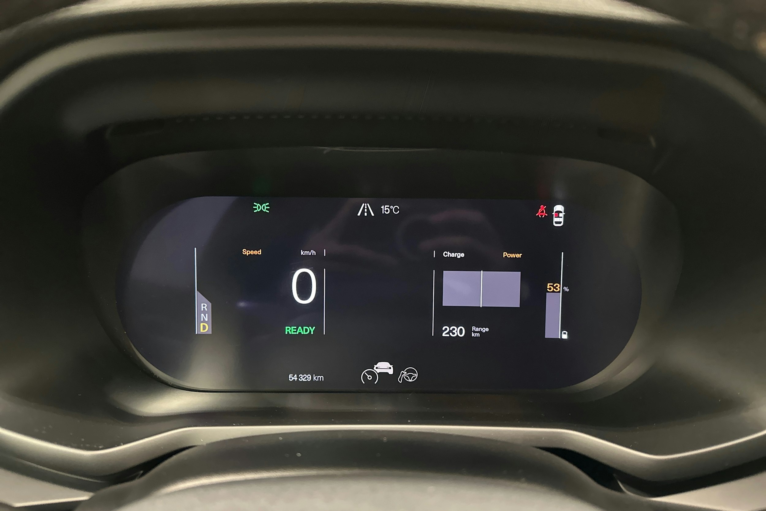 sininen Polestar 2 2023 kuva 16.