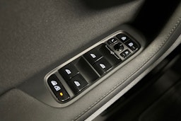 sininen Polestar 2 2023 kuva 17.