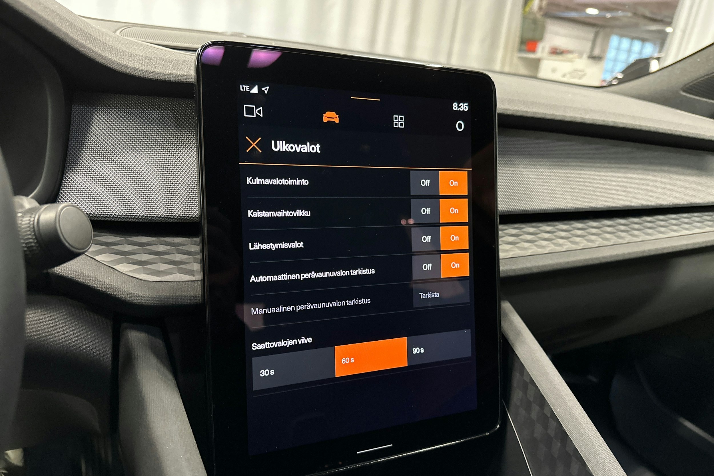 sininen Polestar 2 2023 kuva 22.