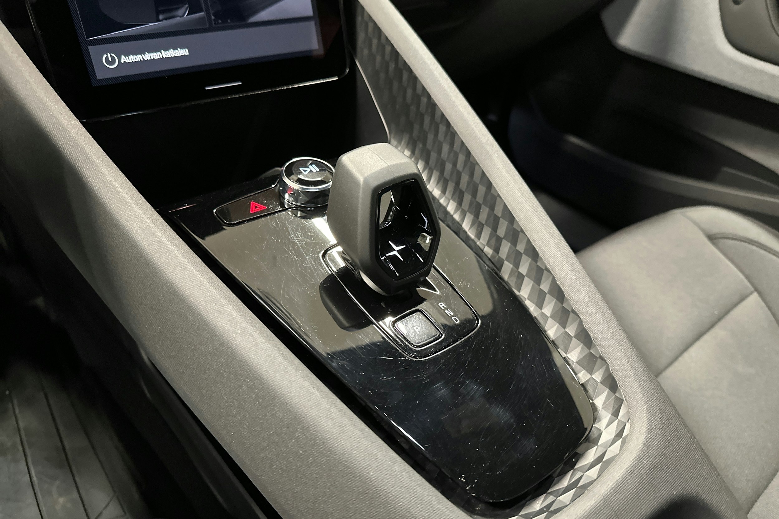 sininen Polestar 2 2023 kuva 23.