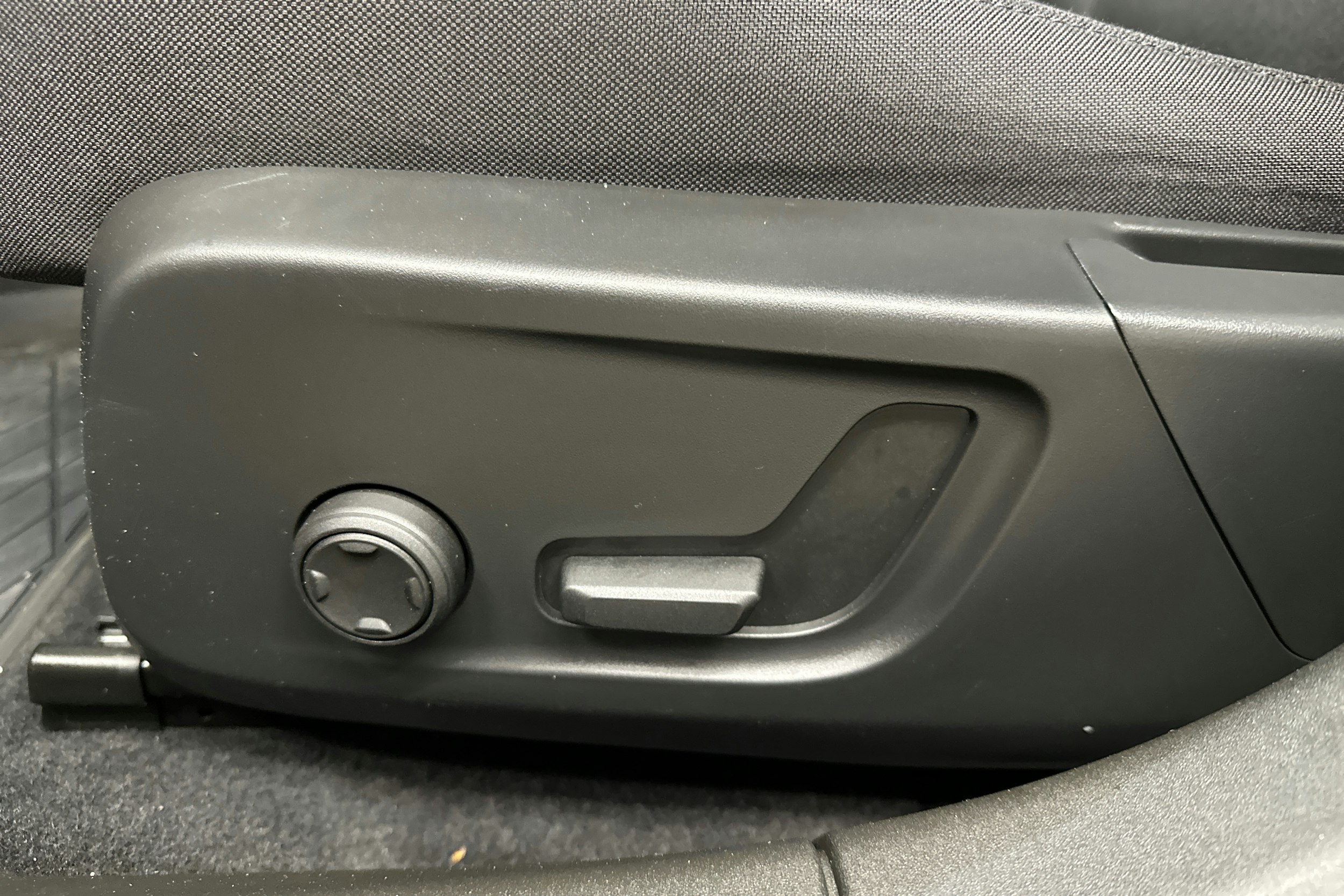 sininen Polestar 2 2023 kuva 25.