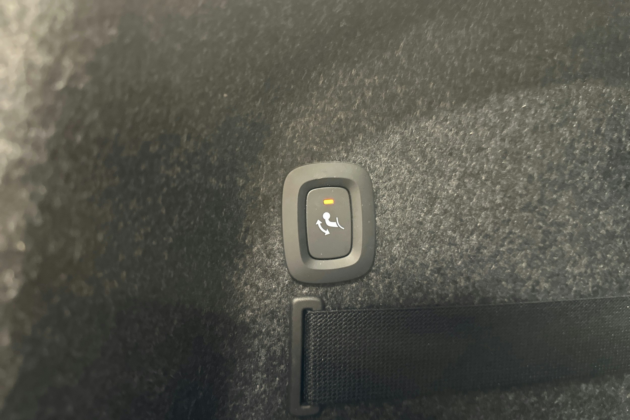 sininen Polestar 2 2023 kuva 29.
