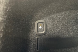 sininen Polestar 2 2023 kuva 29.