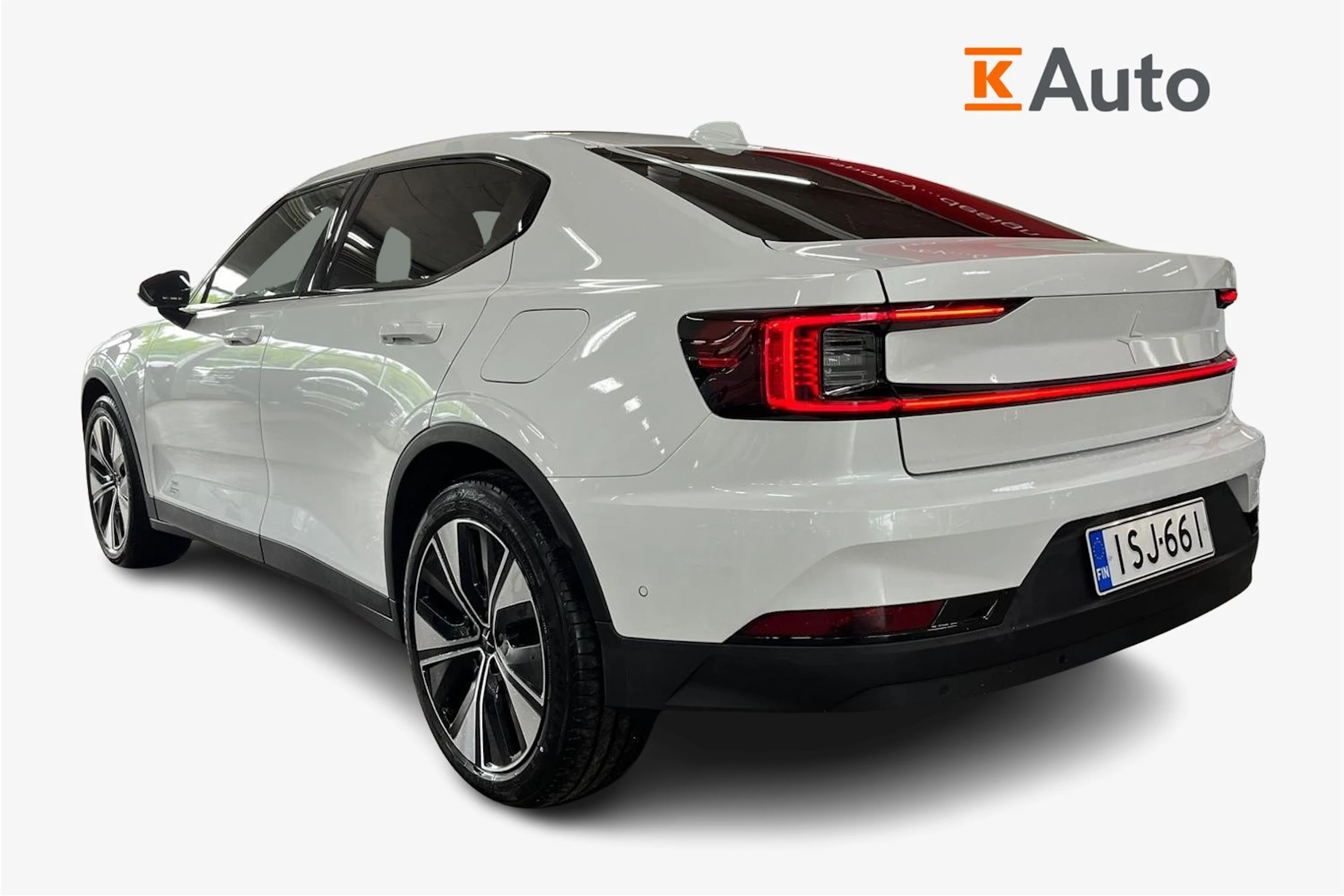 Valkoinen Polestar 2 2023 kuva 2.