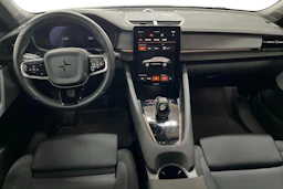 Valkoinen Polestar 2 2023 kuva 7.