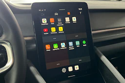 Valkoinen Polestar 2 2023 kuva 13.