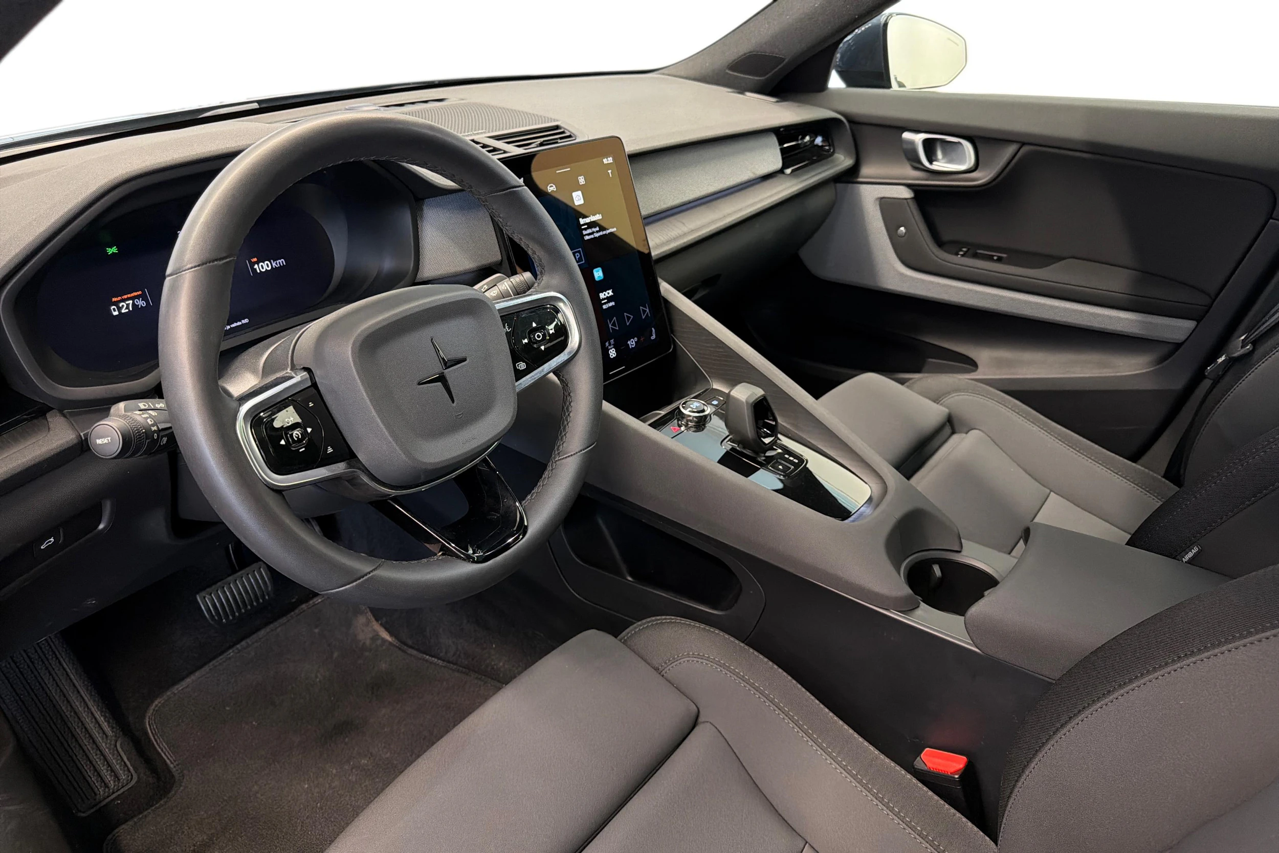 sininen Polestar 2 2023 kuva 6.