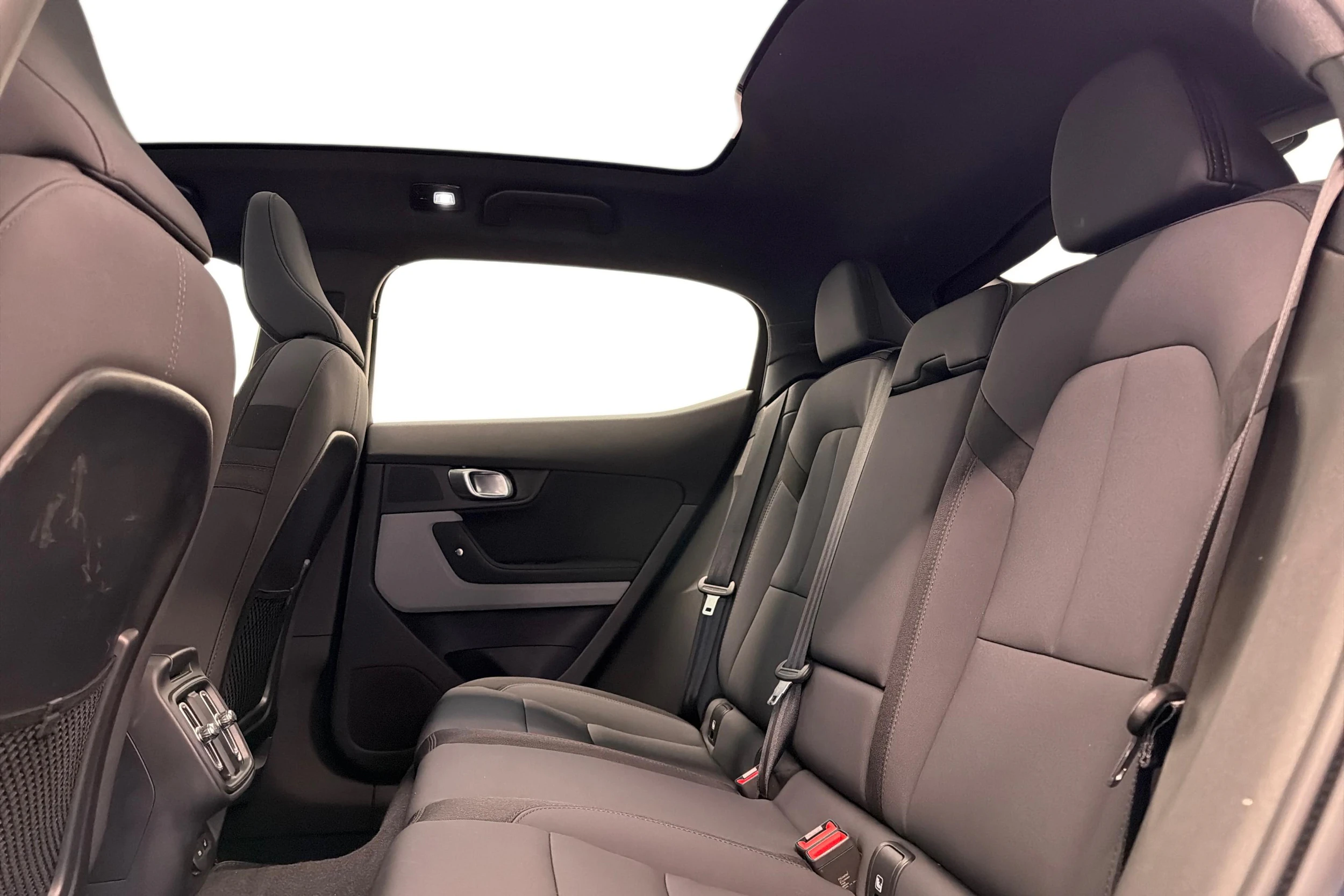 sininen Polestar 2 2023 kuva 8.