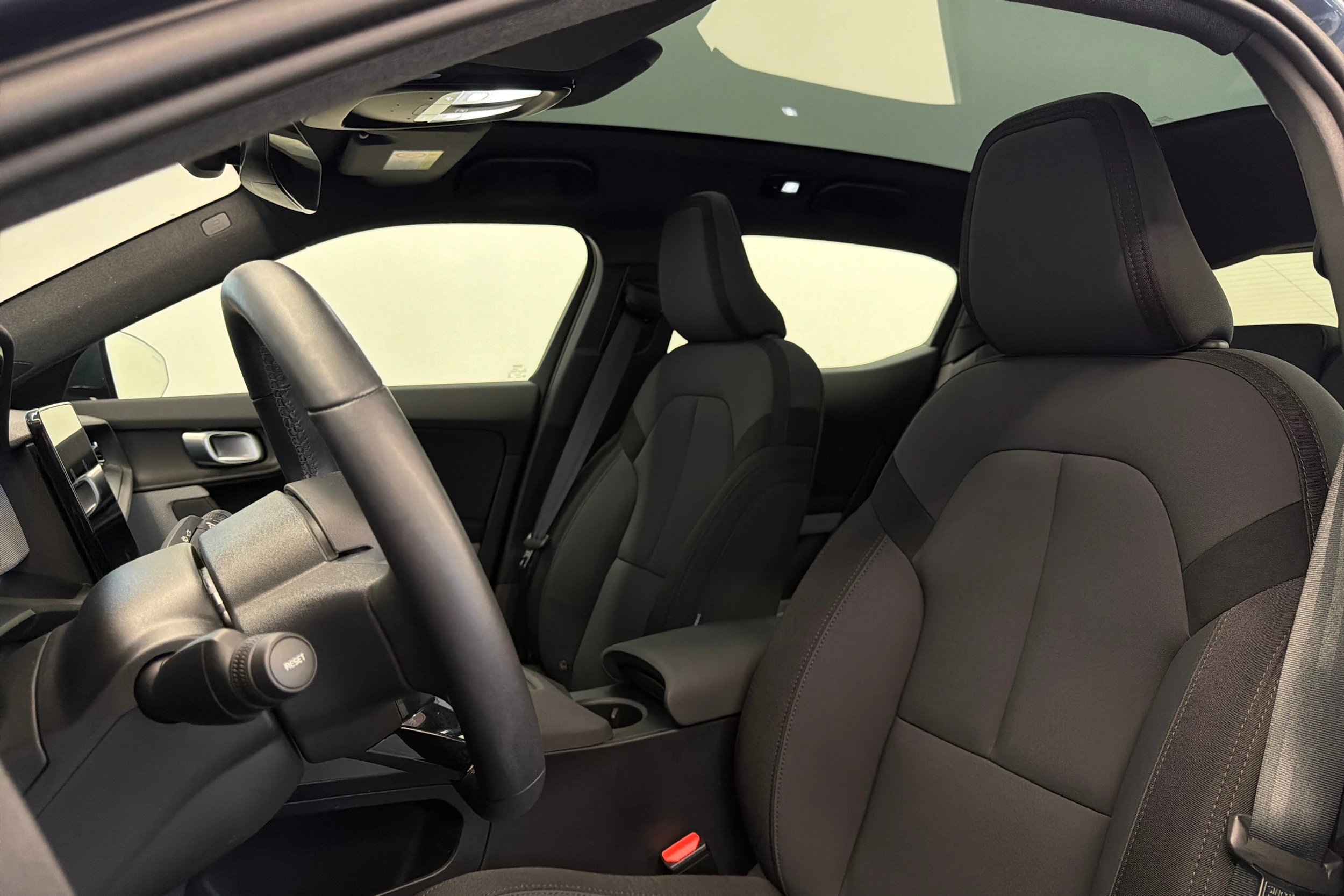 sininen Polestar 2 2023 kuva 13.