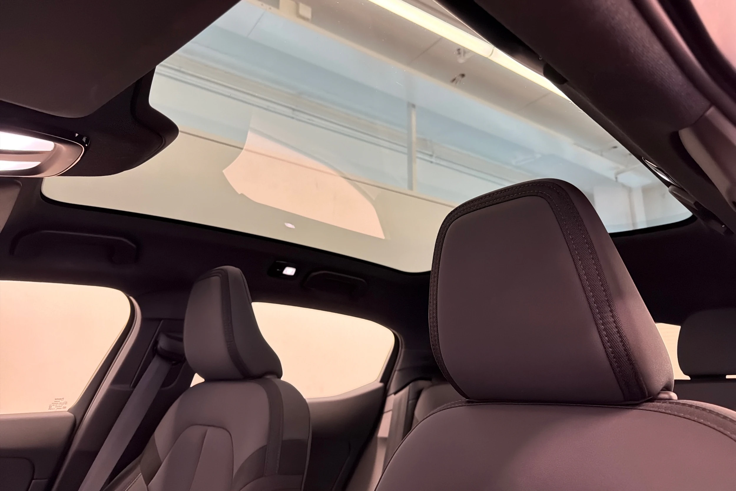 sininen Polestar 2 2023 kuva 14.