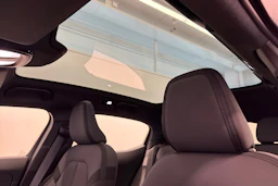 sininen Polestar 2 2023 kuva 14.