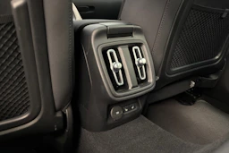 sininen Polestar 2 2023 kuva 15.