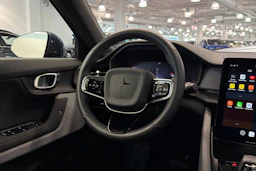 sininen Polestar 2 2023 kuva 16.