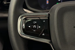 sininen Polestar 2 2023 kuva 17.