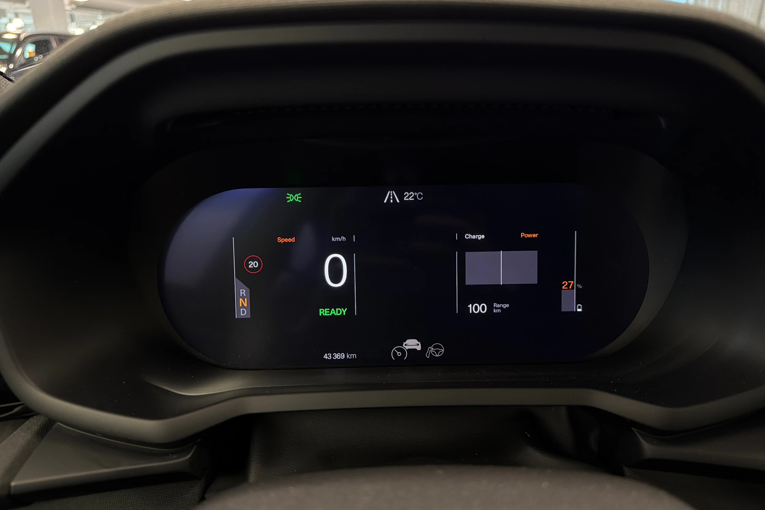 sininen Polestar 2 2023 kuva 19.