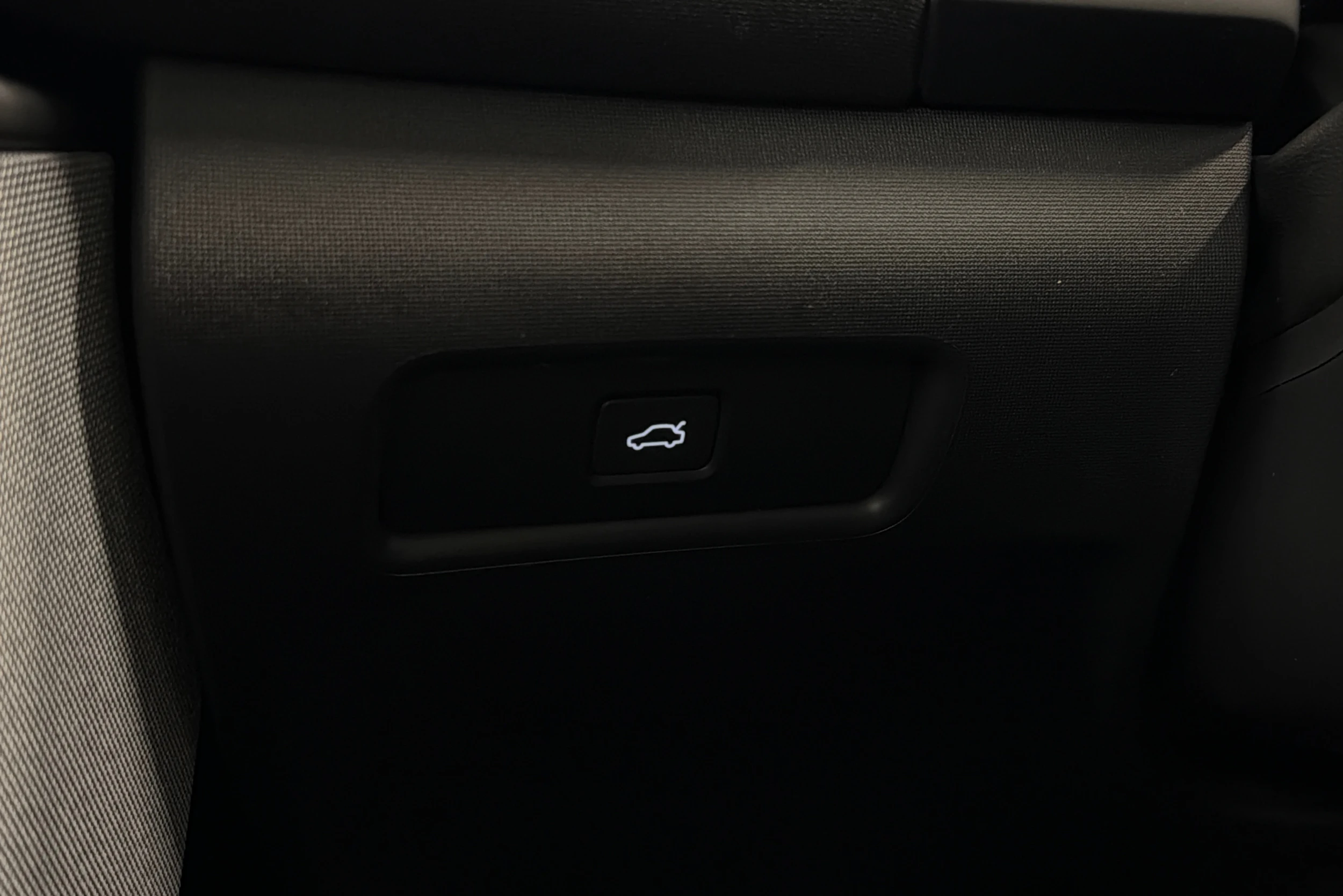 sininen Polestar 2 2023 kuva 20.