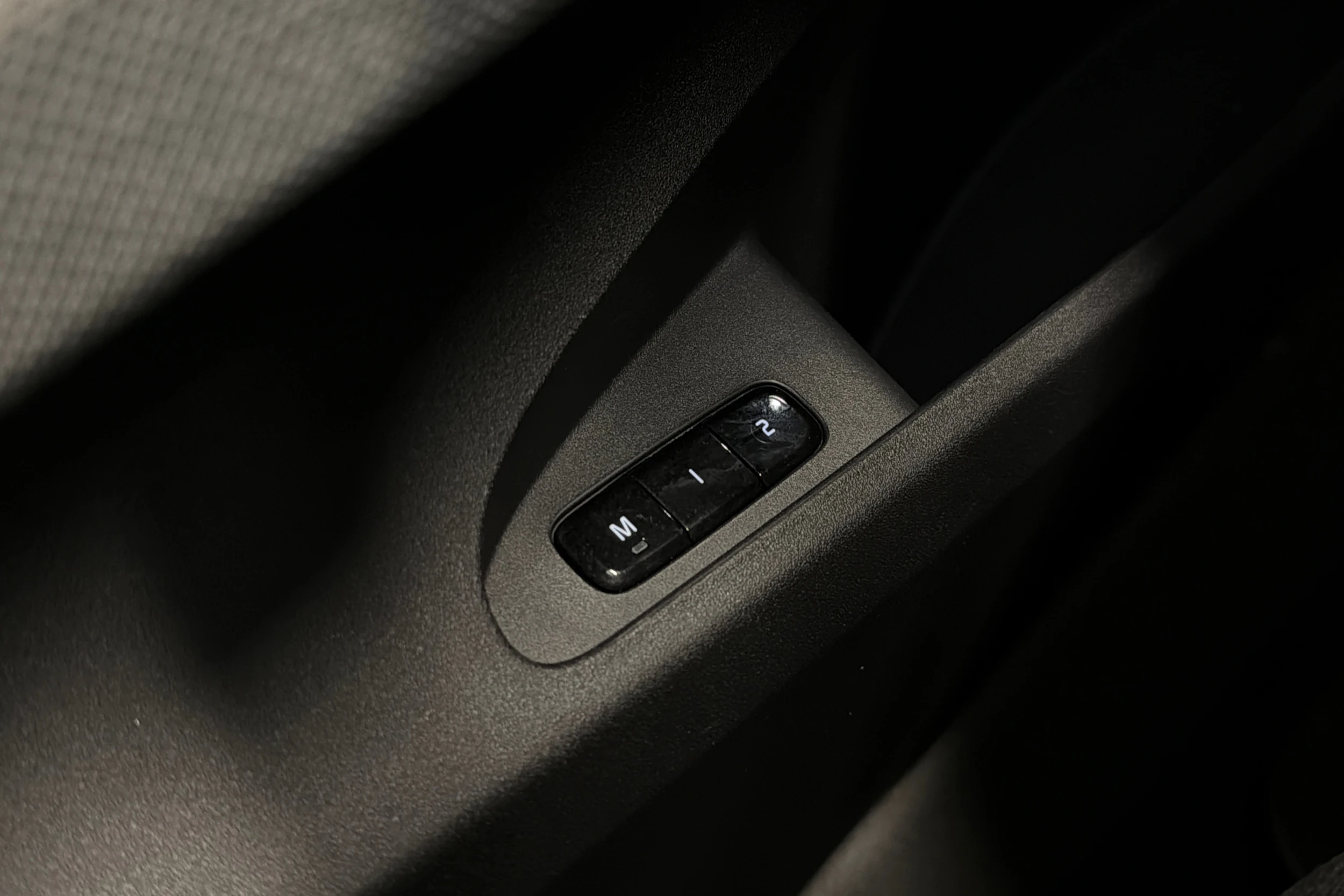 sininen Polestar 2 2023 kuva 22.
