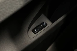 sininen Polestar 2 2023 kuva 22.