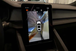 sininen Polestar 2 2023 kuva 28.