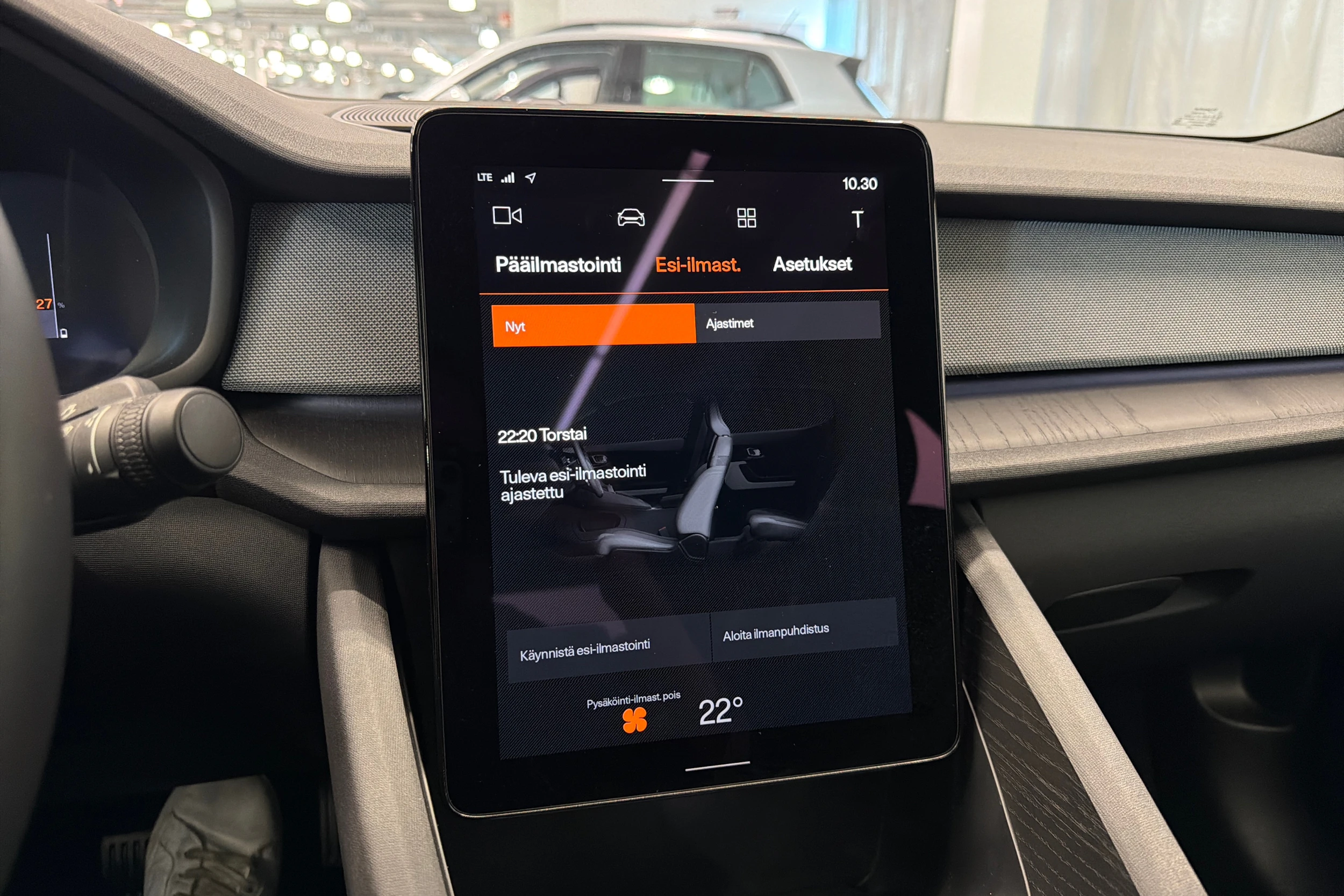 sininen Polestar 2 2023 kuva 30.