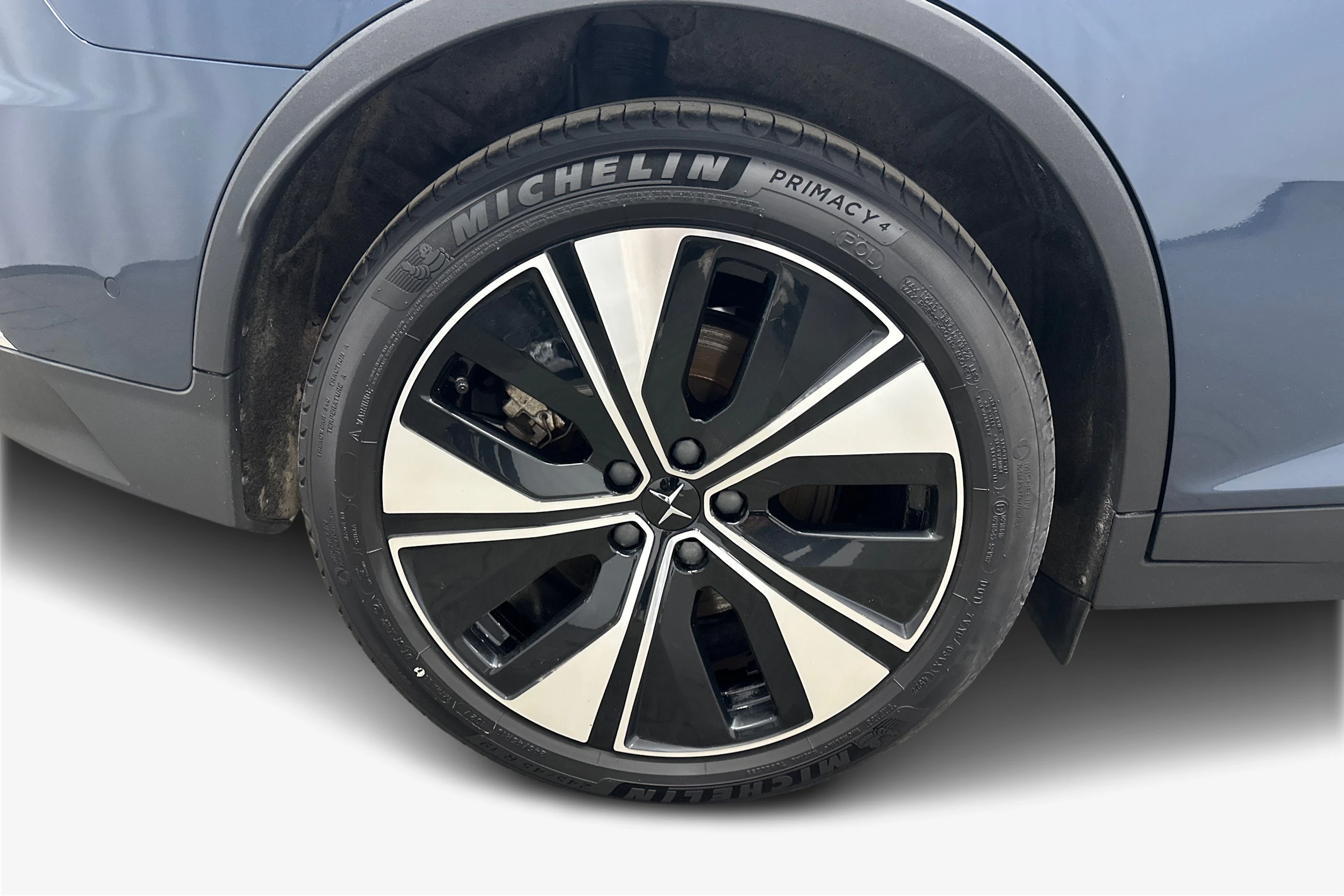 sininen Polestar 2 2023 kuva 12.